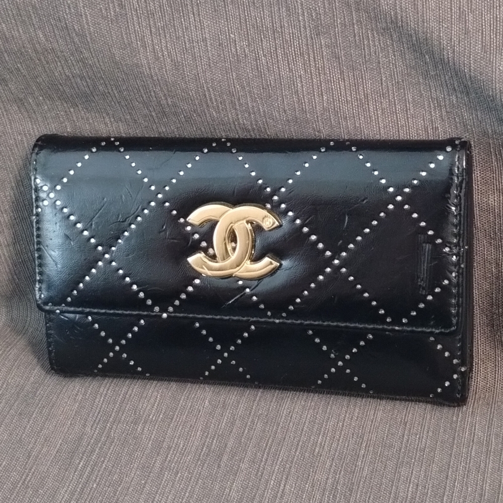 BLACK FAUX-LEATHER WALLET ~ HAS SOME FLAWS: READ DESCRIPTION